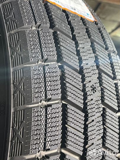 Centara Winter RX621 255/40 R20 101T