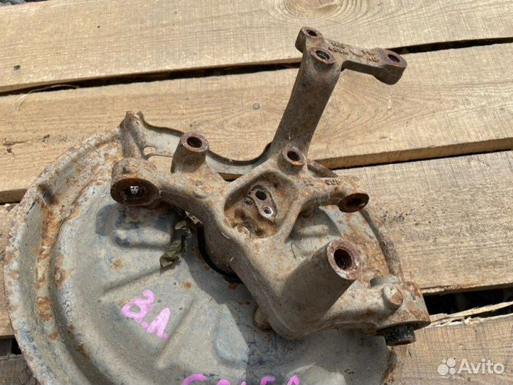 Кулак поворотный задний левый Volkswagen Golf 5