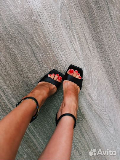 Босоножки атласные на шпильке