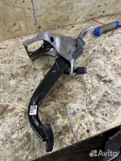 Педаль тормоза Hyundai Solaris 2 АКПП