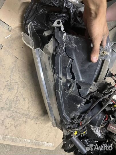 Битая фара Crysler Crossfire