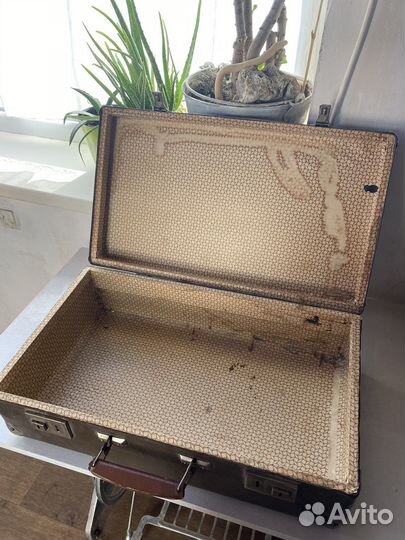 Чемодан старинный