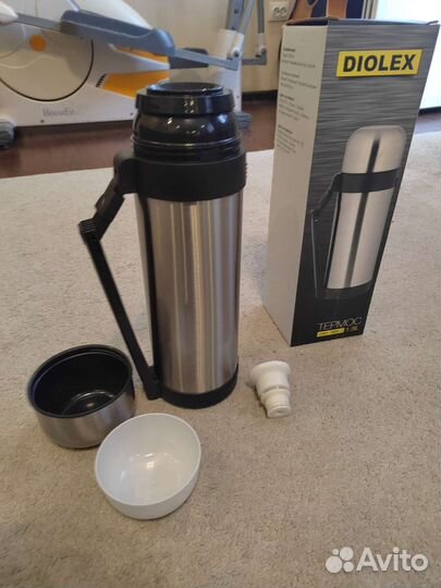 Термос новый 1,8 литра