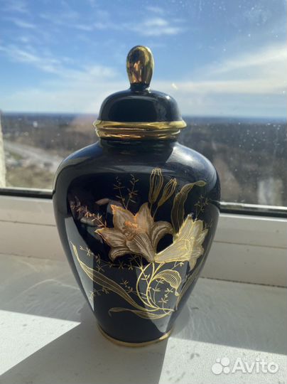 Ваза фарфор « Белые лилии»