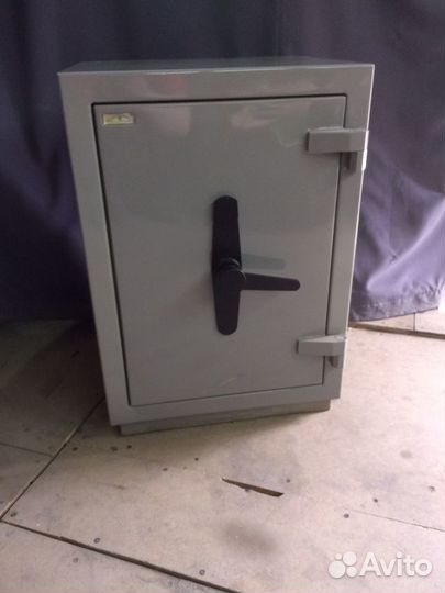 Сейф несгораемый