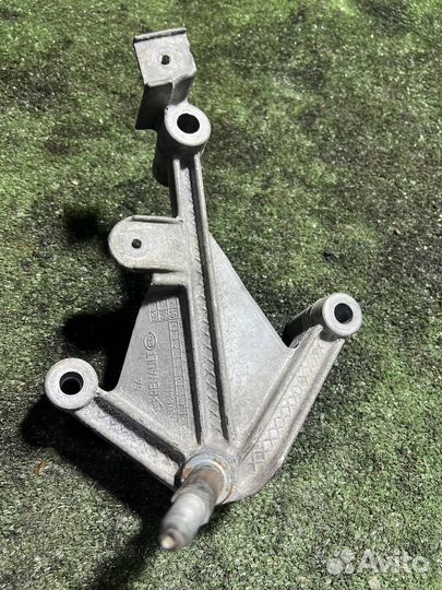 Кронштейн кпп Renault Kangoo 1.6