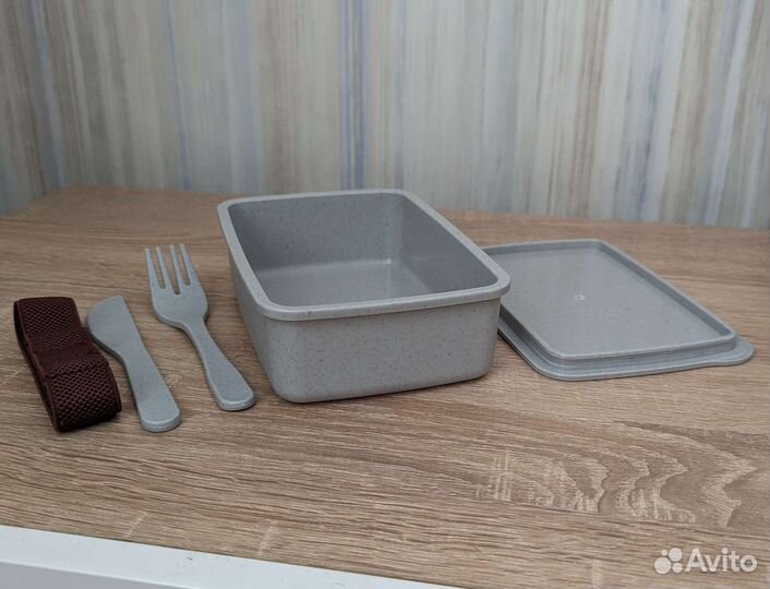 Ланчбокс с приборами