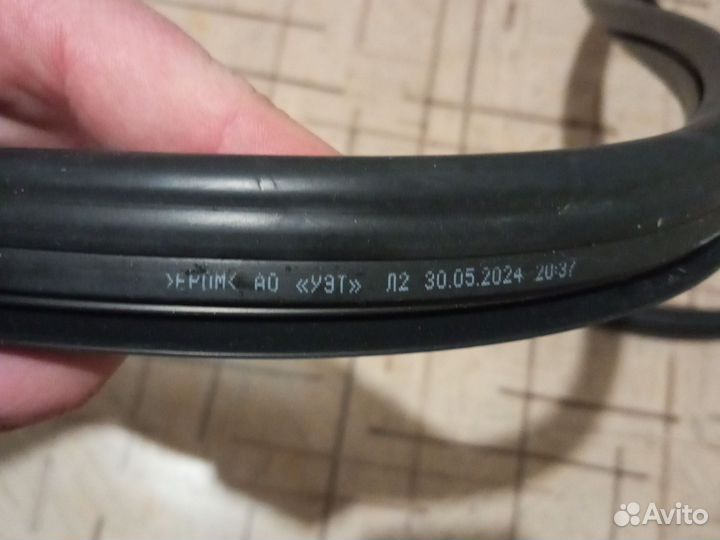 Уплотнитель лобового стекла