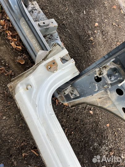 Левый порог бог короб Renault Логан-2