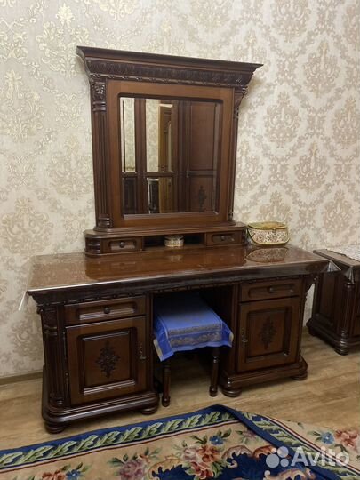 Спальный гарнитур 