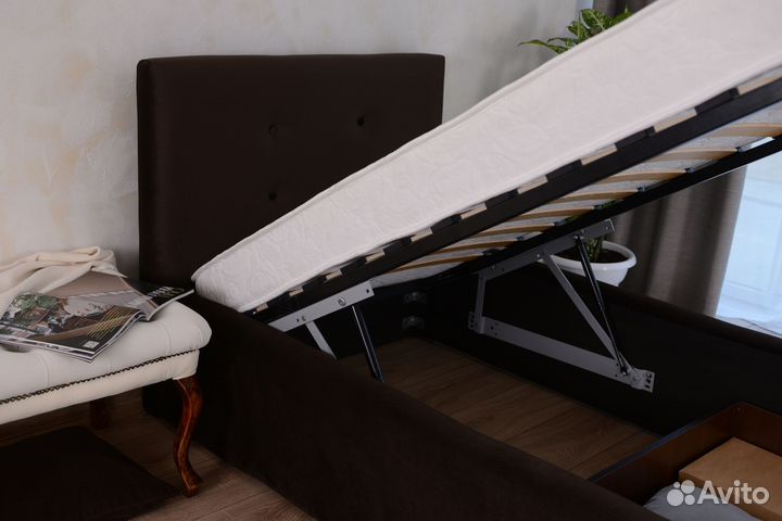 Кровать с подъемным механизмом