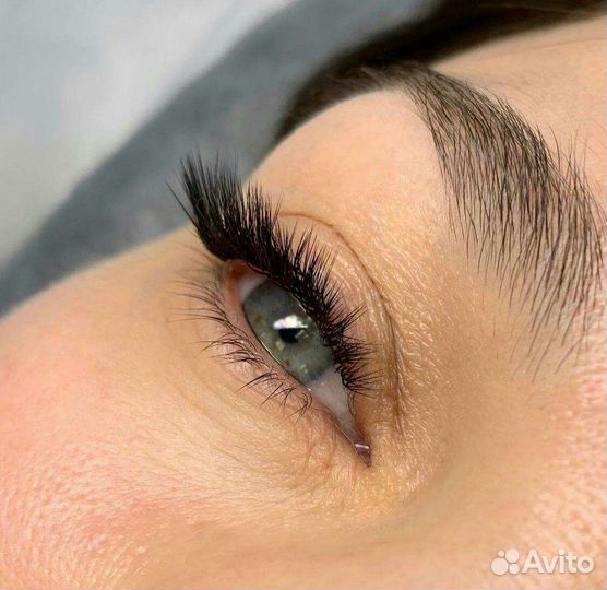 Наращивание ресниц, бровист