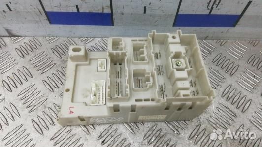 Блок предохранителей toyota RAV 4 ZCA2 (6AR10M101)