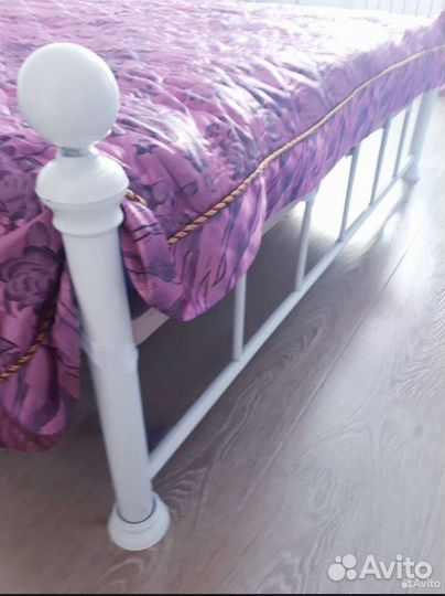Кровать двухспальная металлическая