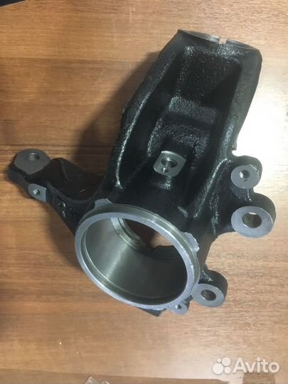 Кулак поворотный передний правый мазда 3