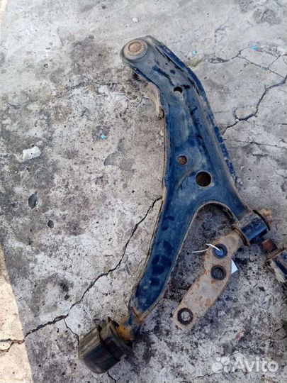 Рычаги передние Nissan Primera P10 1990-1996