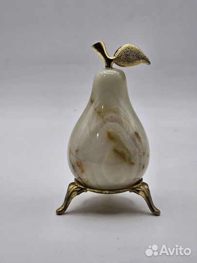 Фигурка Груша из камня оникс на подставке 10 см