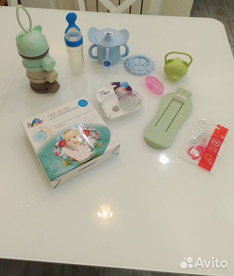 Новые бутылочки, поильники, круг на шею для малыша