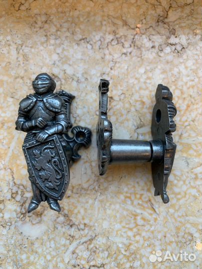 Настенные крепления для сувенирного оружия Denix