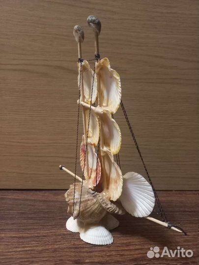 Коллекционный сувенирный парусник из ракушек