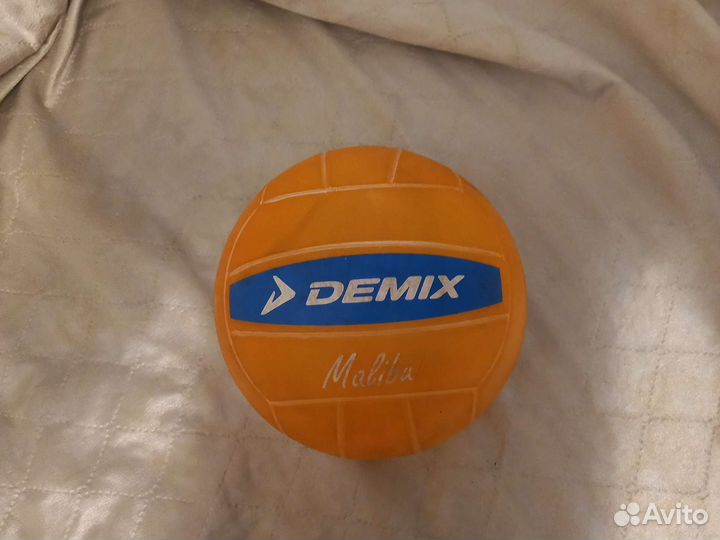 Волейбольный мяч