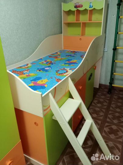 Детский мебельный гарнитур