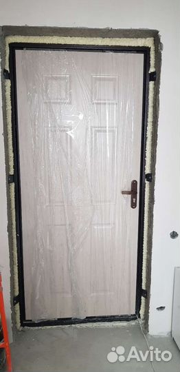 Дверь входная металлическая новая