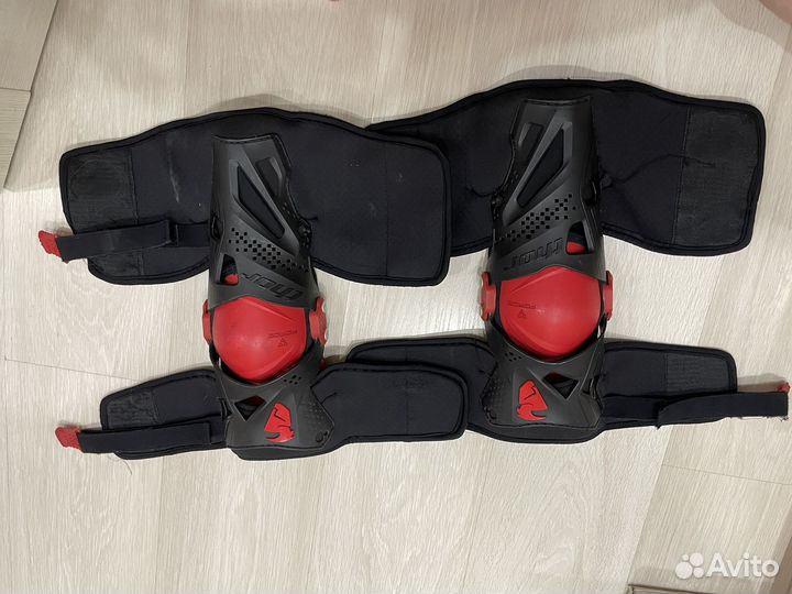 Наколенники