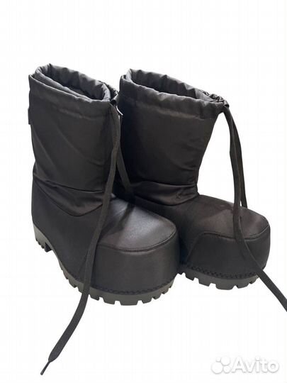 Balenciaga alaska boots на руках