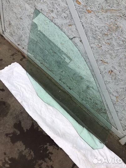 Стекло боковое переднее правое BMW E60 E61