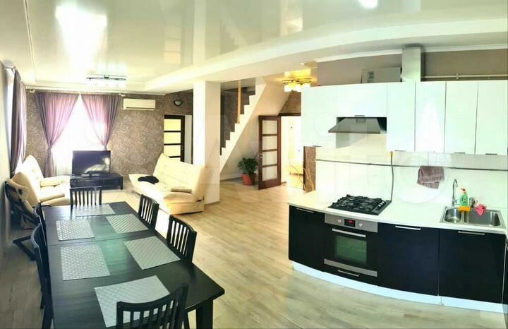 Дом 166 м² на участке 8 сот.