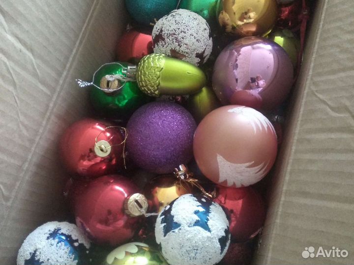Коробка елочных игрушек