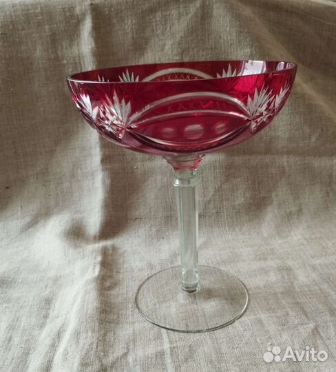 Ваза на ножке. Рубиновое стекло. 50-е