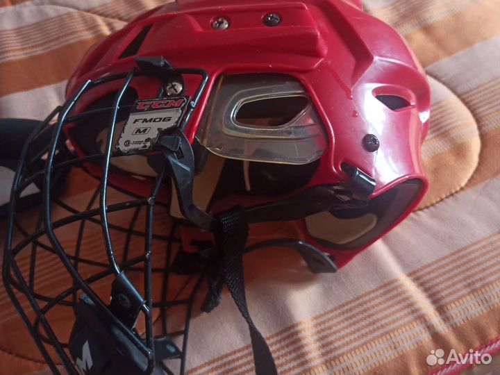 Нагрудник хоккейный reebok, хоккейный шлем