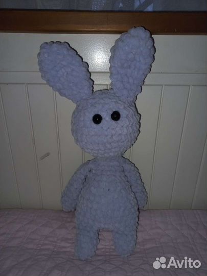 Вязаный зайчик. Ручная работа