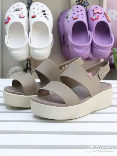 Босоножки crocs