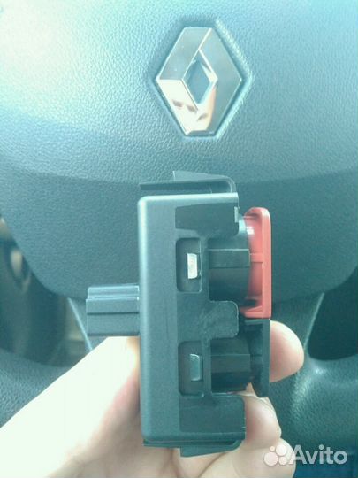 Кнопка аварийной остановки Рено Меган 3 (Флюенс)