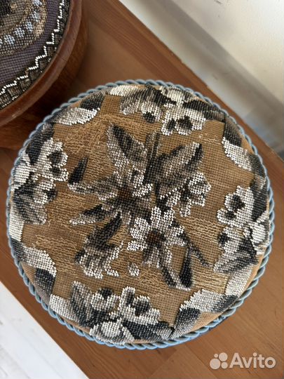 Пуф для ног футстул антикварный бисер. Англия