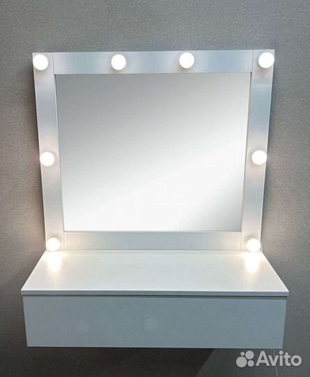 Туалетный столик с зеркалом и подсветкой