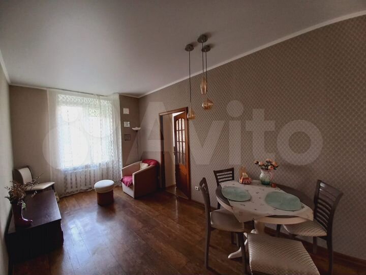 2-к. квартира, 61 м², 2/4 эт.