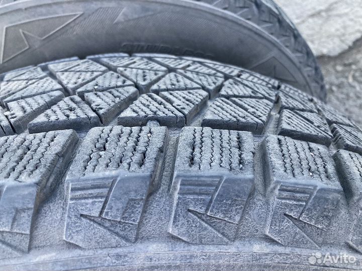 Bridgestone Blizzak DM-V2 235/65 R18