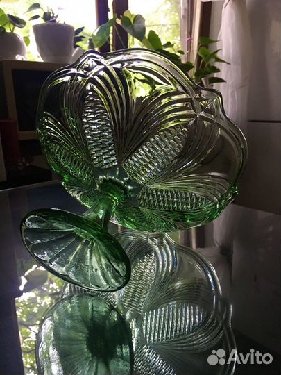 Вазы времён СССР на ножке. Есть цветные