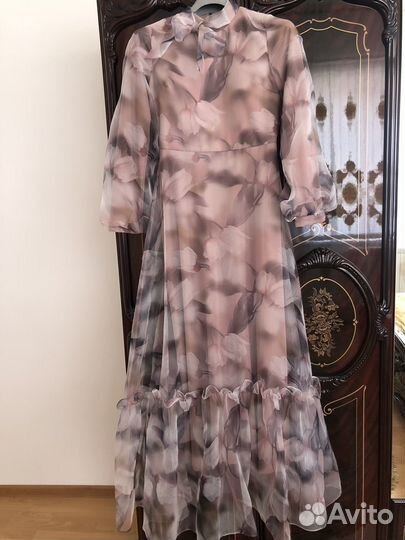 Нарядное женское платье