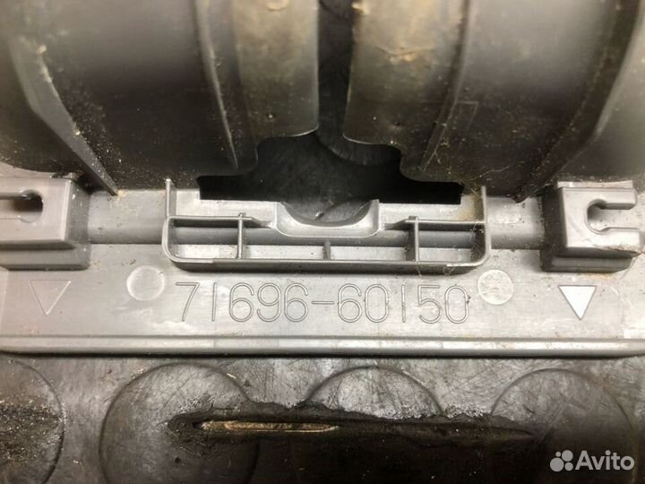 Заглушка крепления сидений Toyota Land Cruiser 200