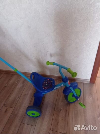 Трехколесный велосипед с родительской ручкой
