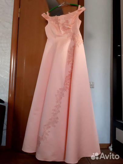 Платье вечернее