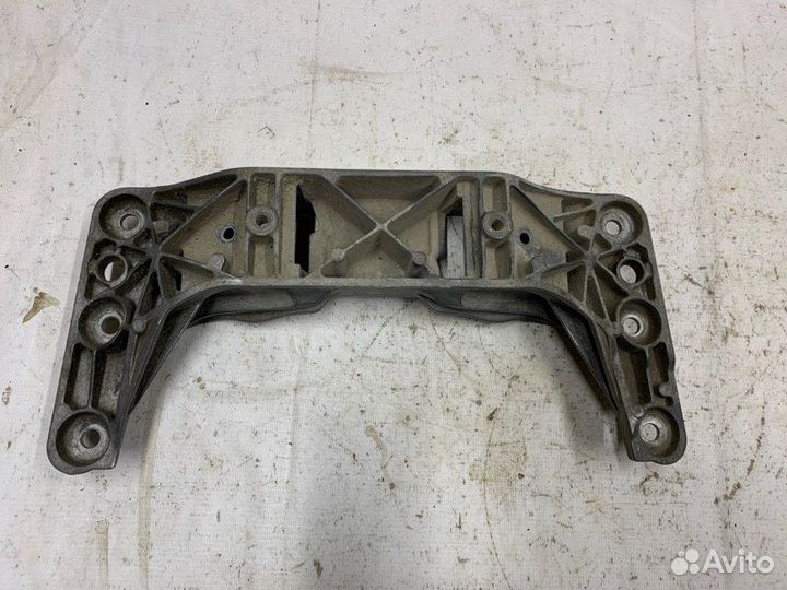 Кронштейн кпп Bmw 5 E60 M54B25 2004