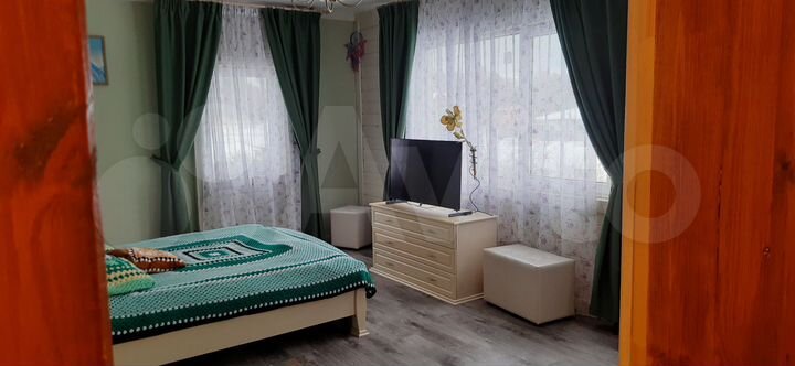 Дом 200 м² на участке 5 сот.