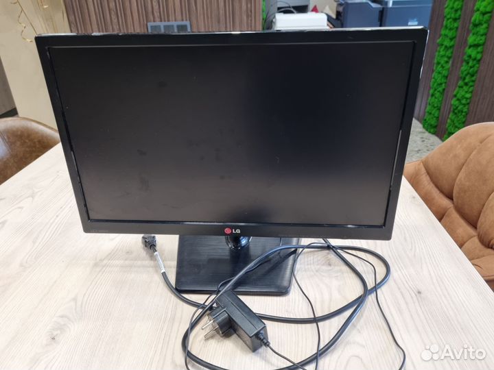 Монитор LG 22