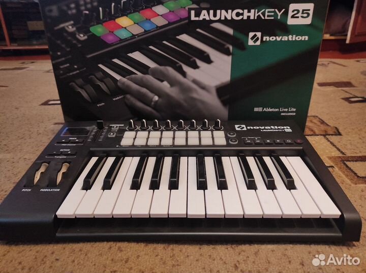 Миди клавиатура Novation Launchkey MK3 25